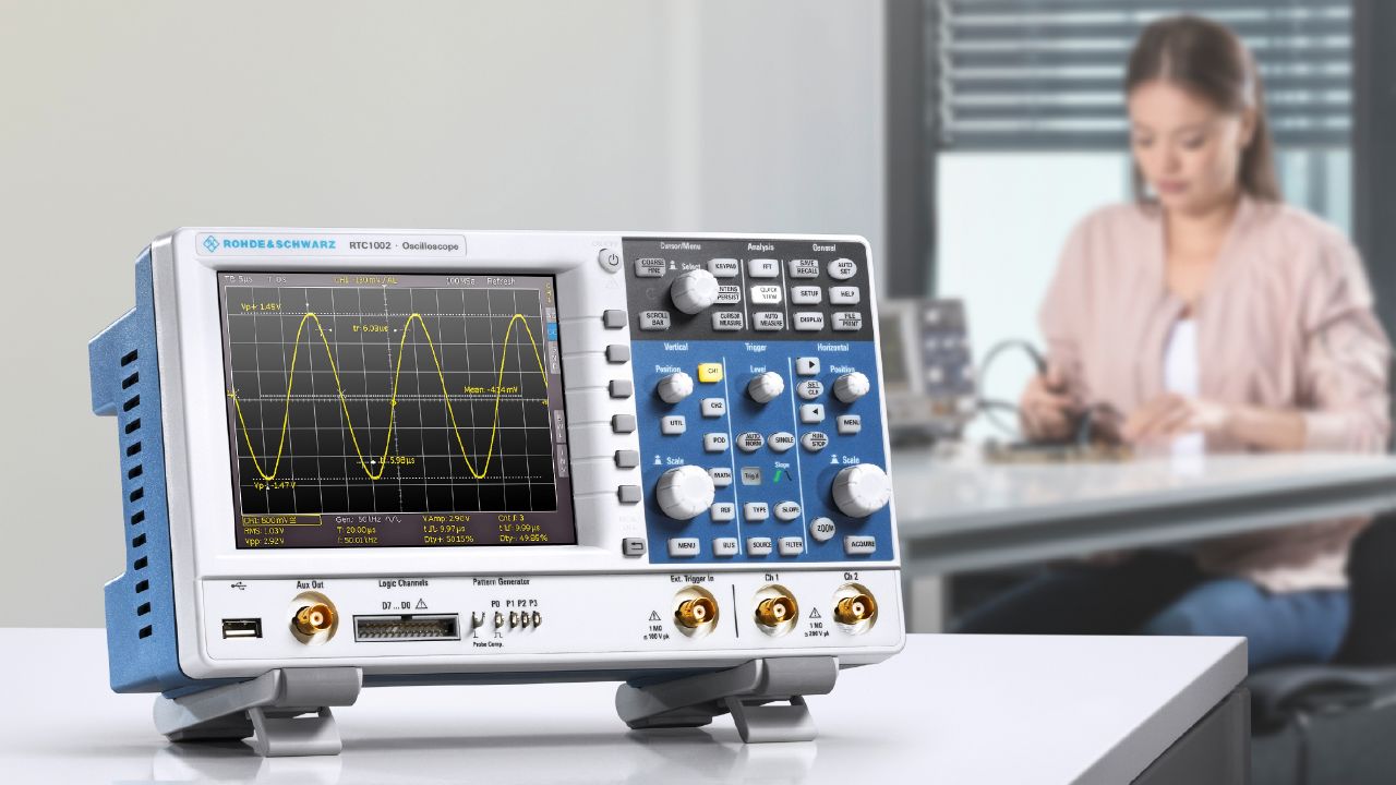 R&S®RTC1000 系列 教學與基礎量測入門示波器（50–300 MHz） 角度 3