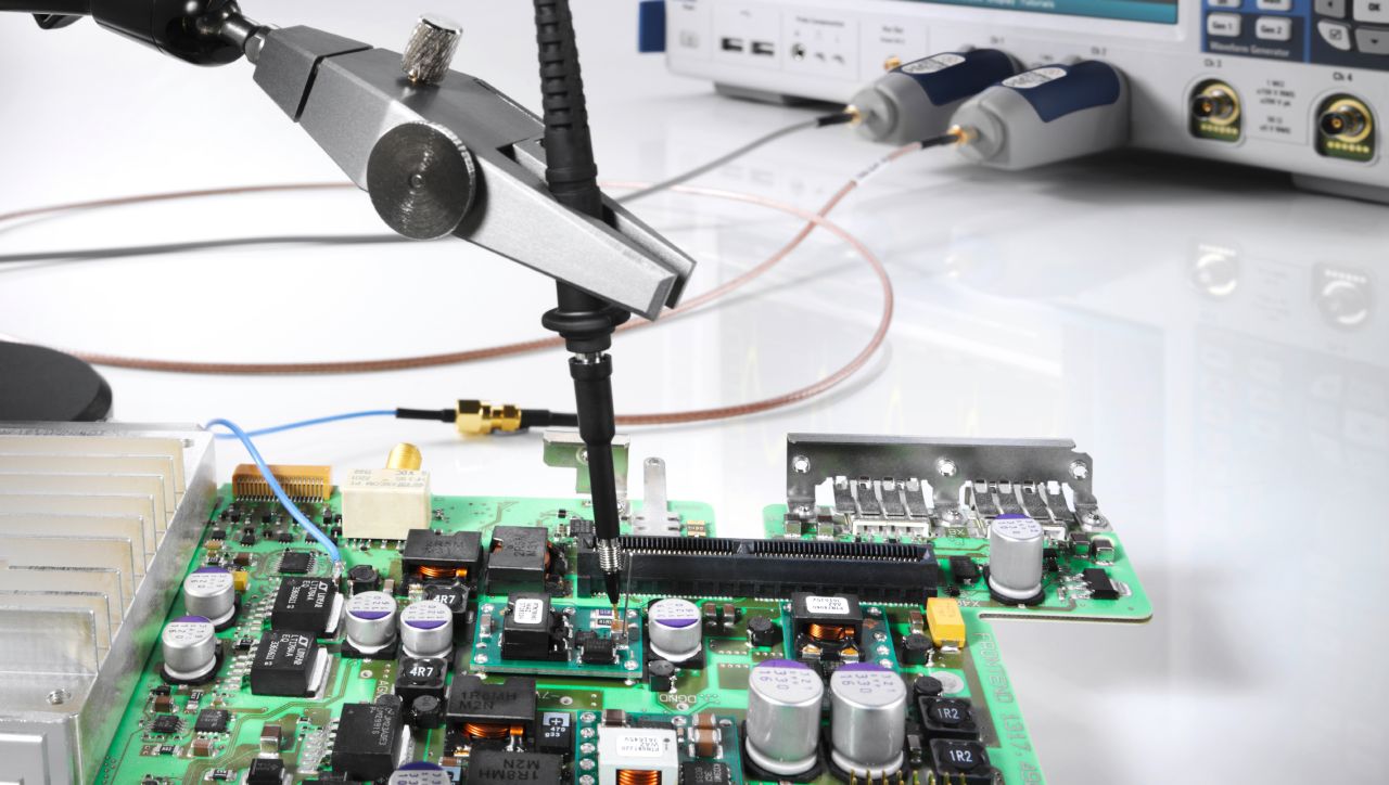 R&S RT-ZPR 電源軌探棒 電源軌探棒（低雜訊紋波量測，2 – 4 GHz，±60 V 偏移補償） 角度 3
